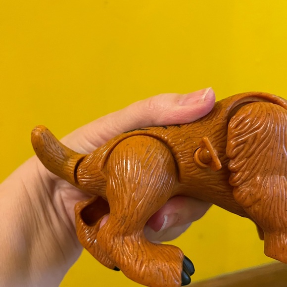 🐇 Saber Tooth Tiger walks after being winded up!  Watch the video! Mattel, Inc. - Picture 4 of 10